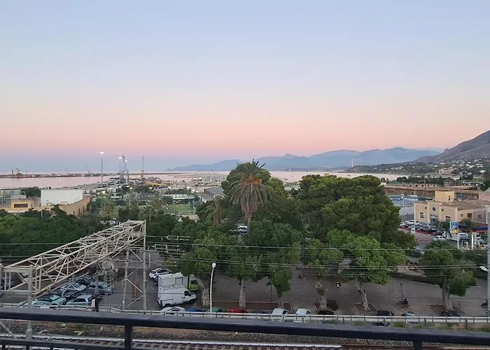 アパート Antica Dimora テルミニ・イメレーゼ